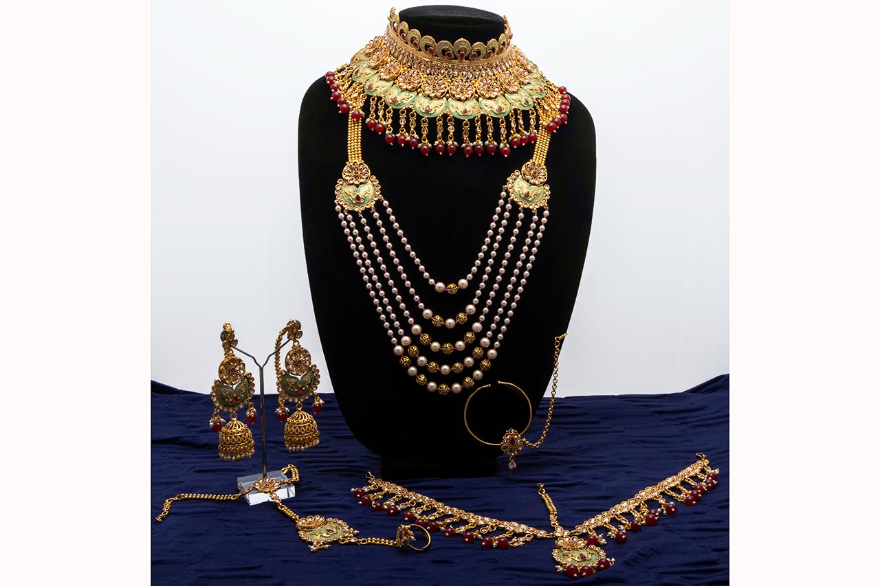 Stunning Rich look Bridal set