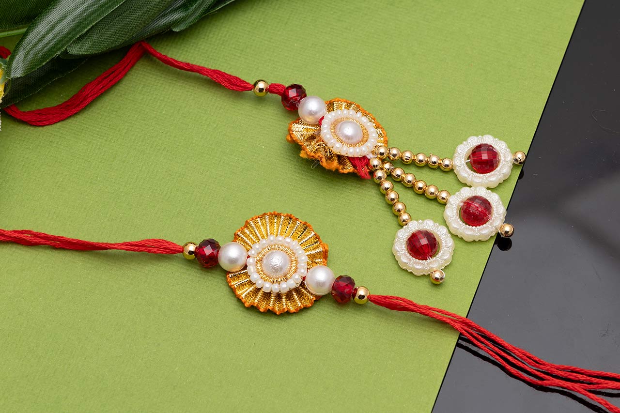 Alluring Bhai Bhabhi combo Rakhi