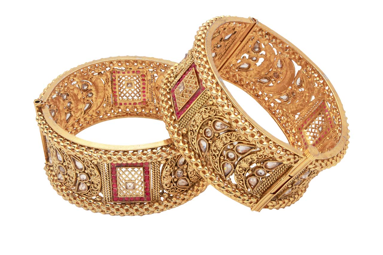 Red Square pattern bangles