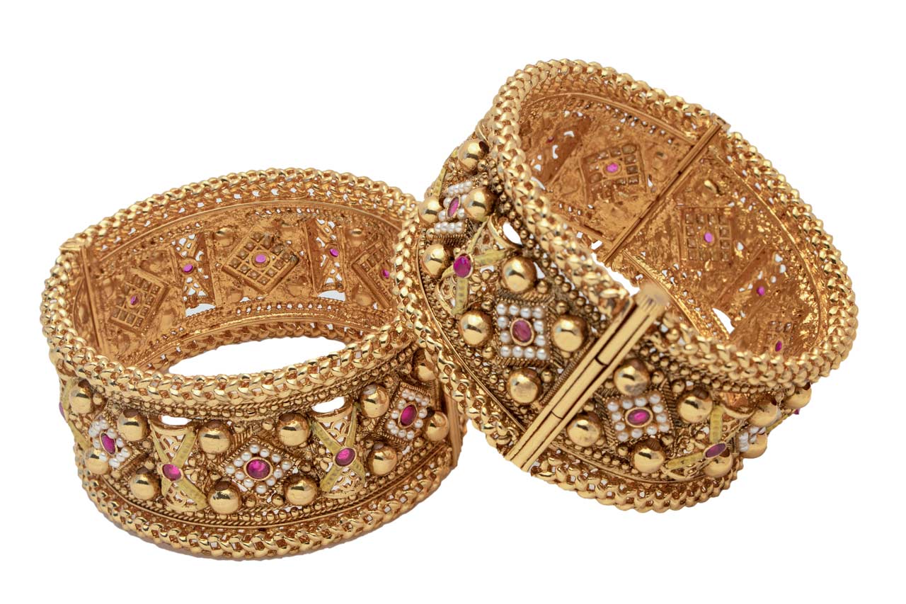 Pink pattern screw bangles