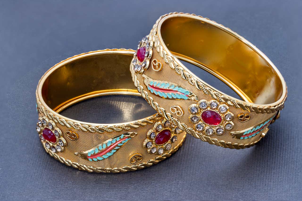 Elegant leaf pattern Bangles 