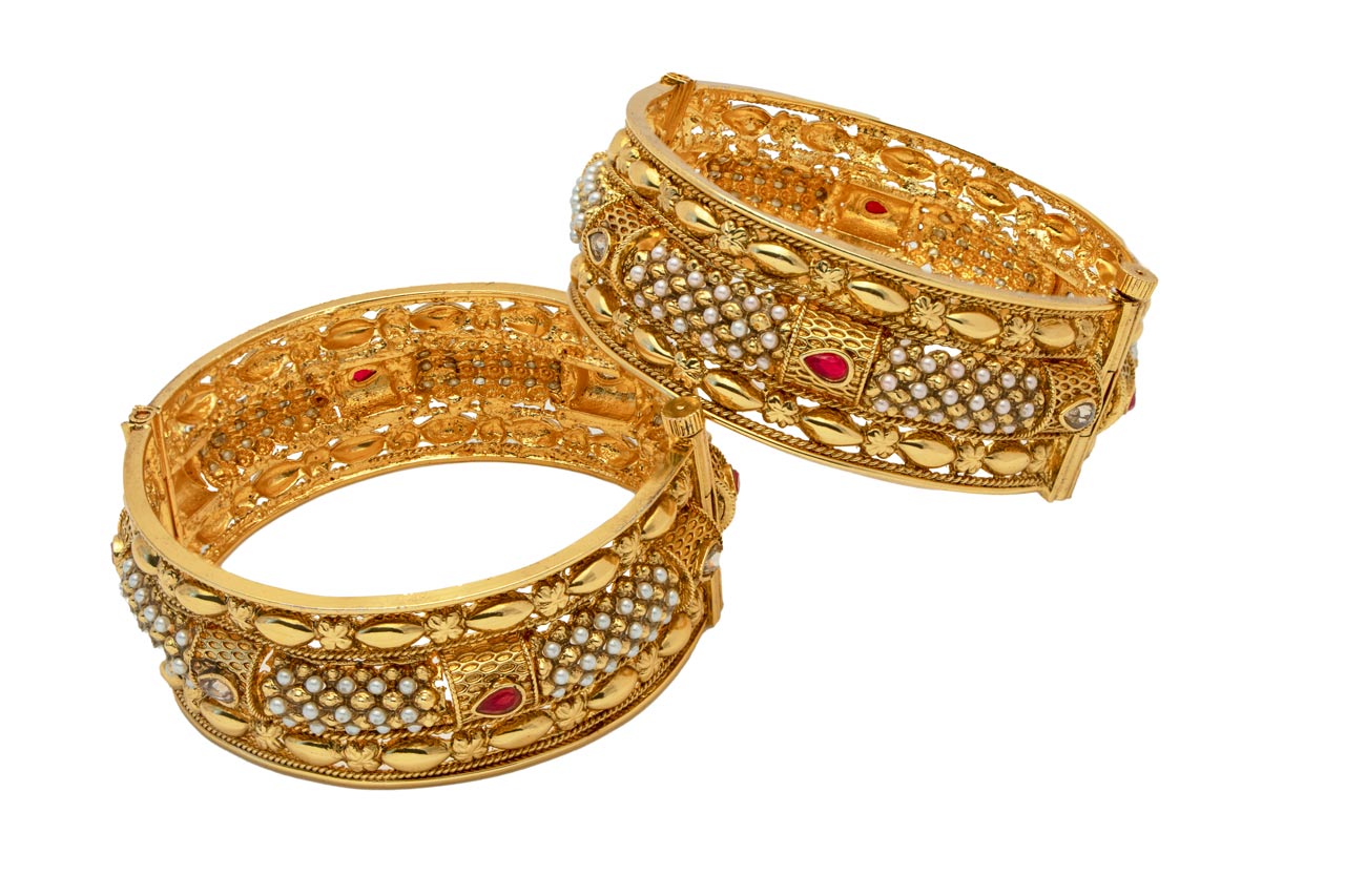 screw bangles with pearl pattern