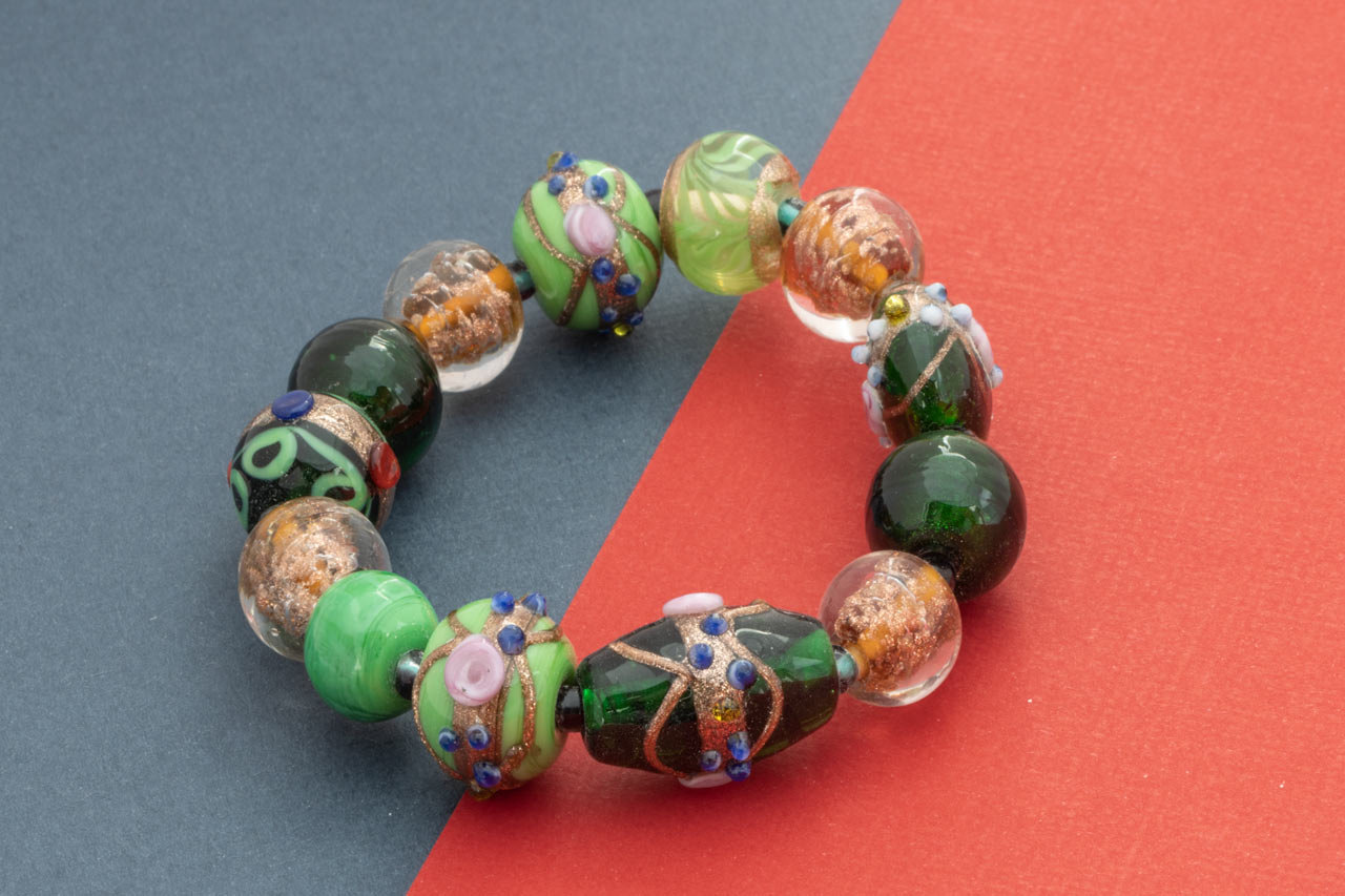 Green shade glassbead bracelet