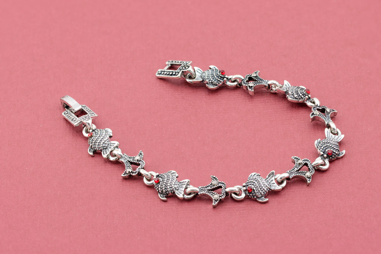 Stunning Fish Pattern Bracelet