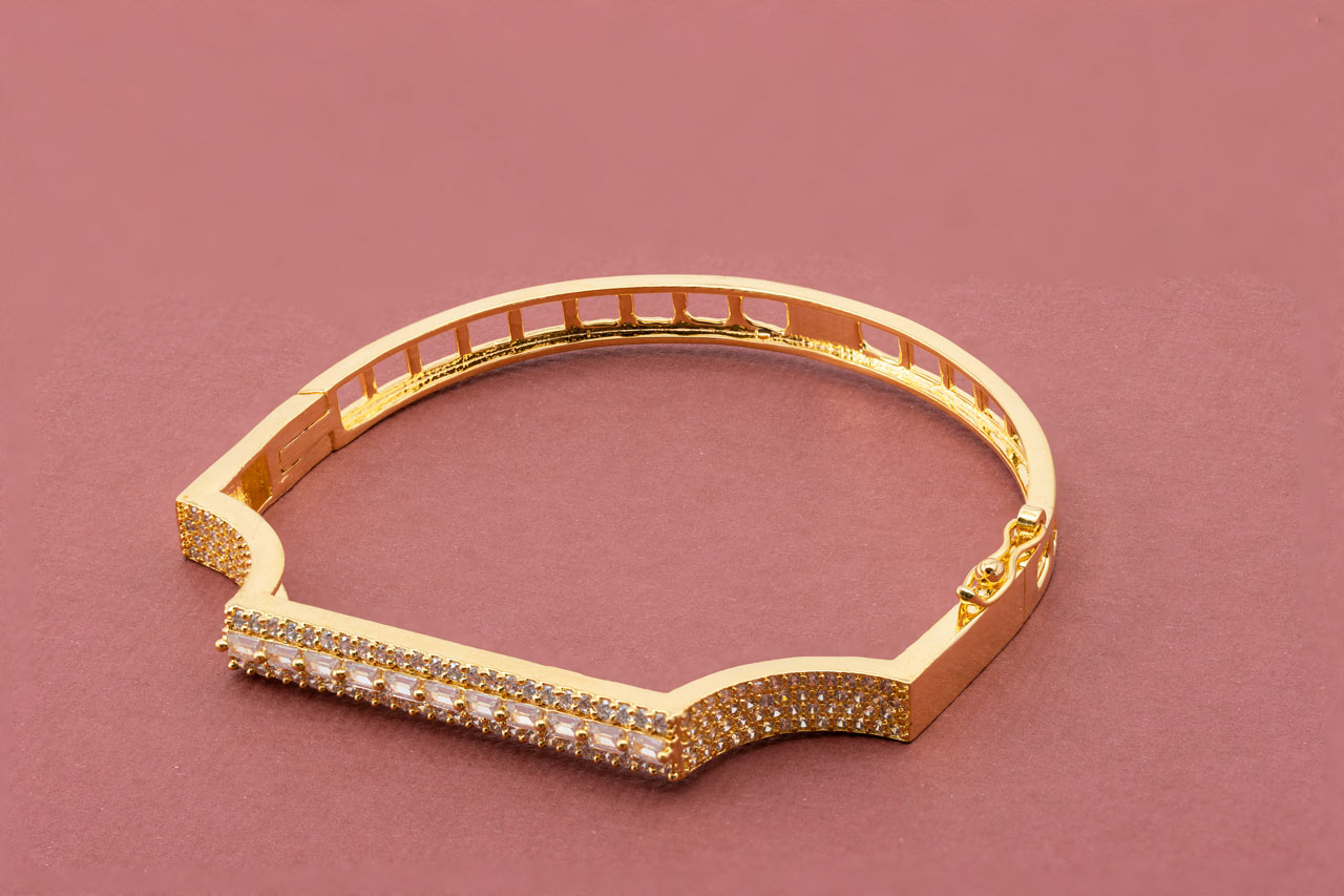 AD bangle bracelet with lock