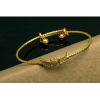 Stunning Golden Bangle Bracelet
