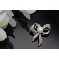 Ribbon Tie Brooch with pearl