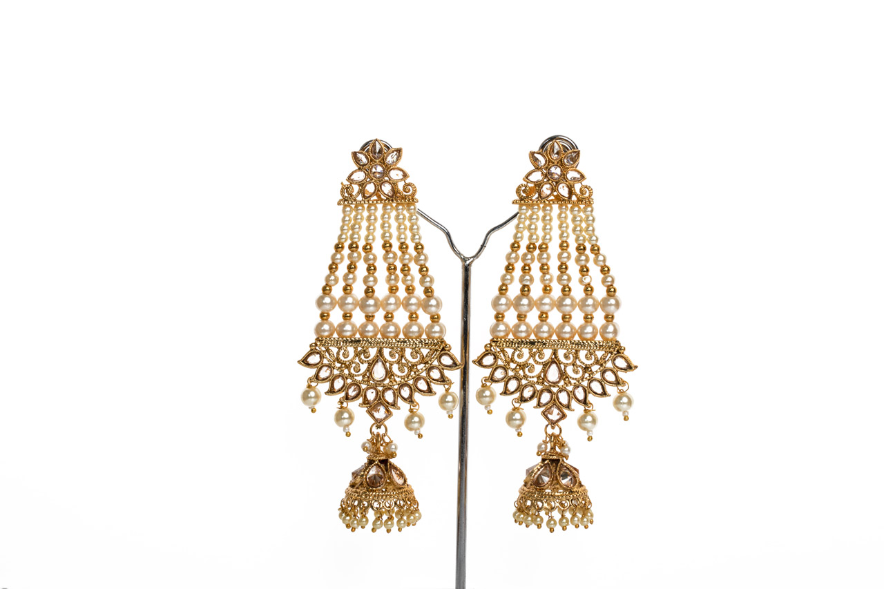 Kundan earring with bead drop
