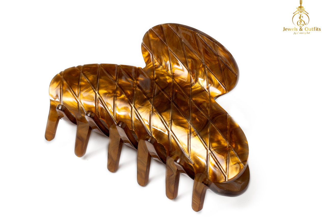 Brown with golden shade claws