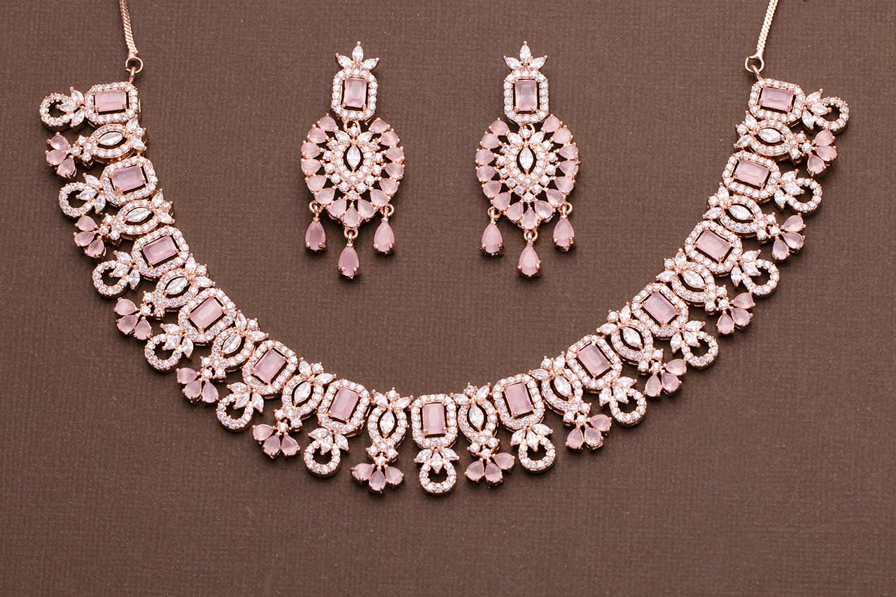 Charming designer pattern necklace 