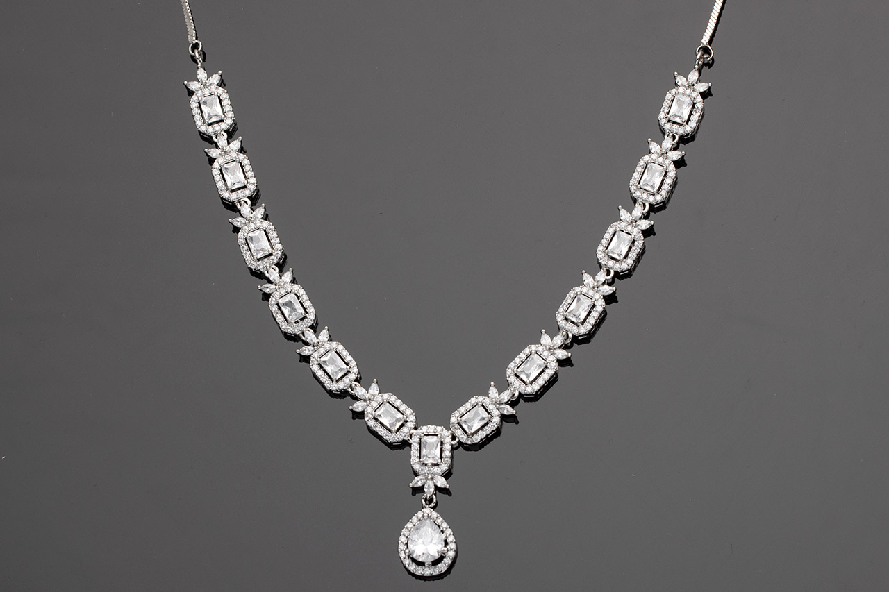 Stunning Silver American Diamond necklace