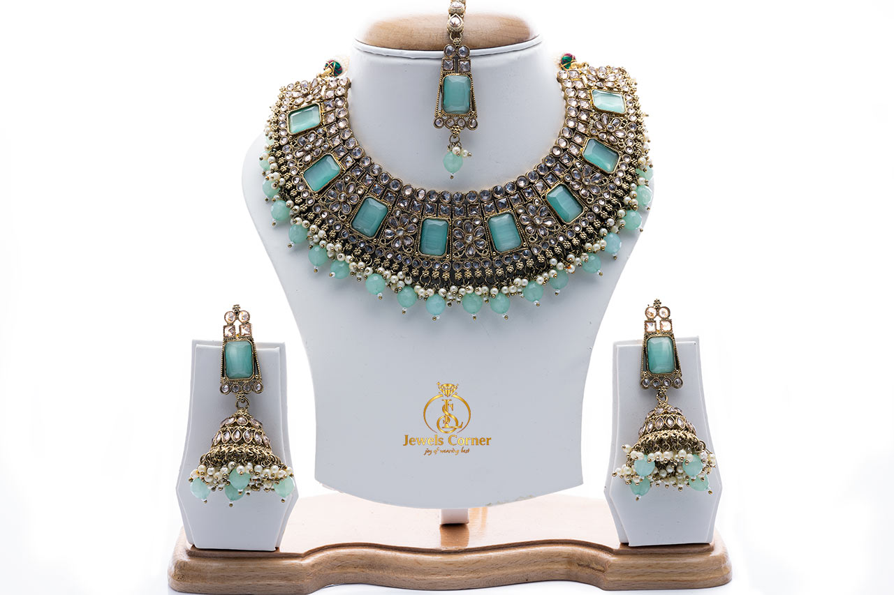 Alluring Kundan Necklace 