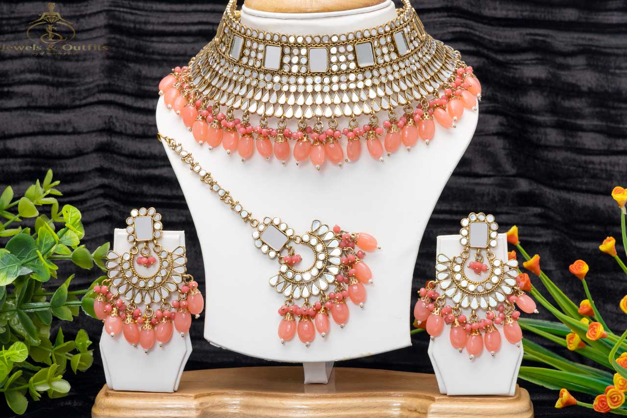 Attractive choker with mirror finish 
