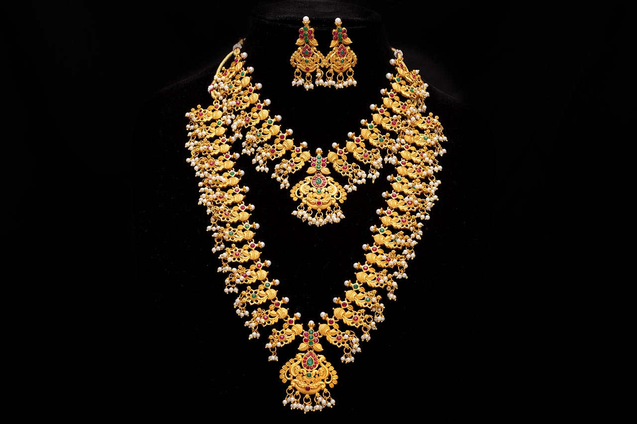 Heavily embellished golden necklace 