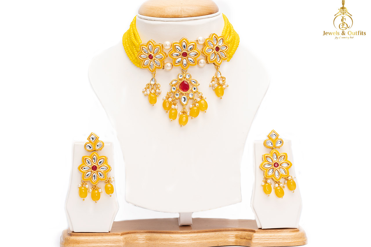 Yellow Graceful Kundan Choker 