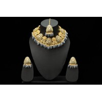 Grey shade necklace 