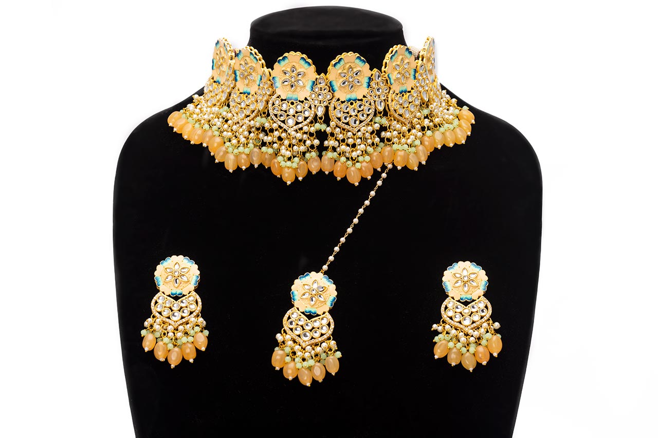 Dazzling Pearl Necklace