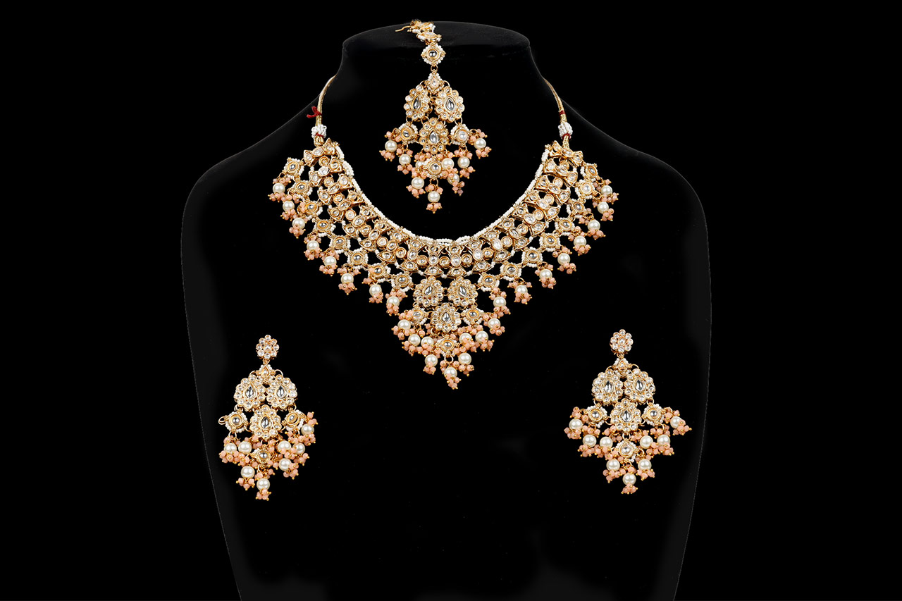 Luxurious Peach Kundan Necklace 