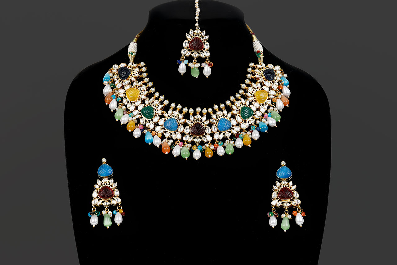 Attractive Multicolour necklace