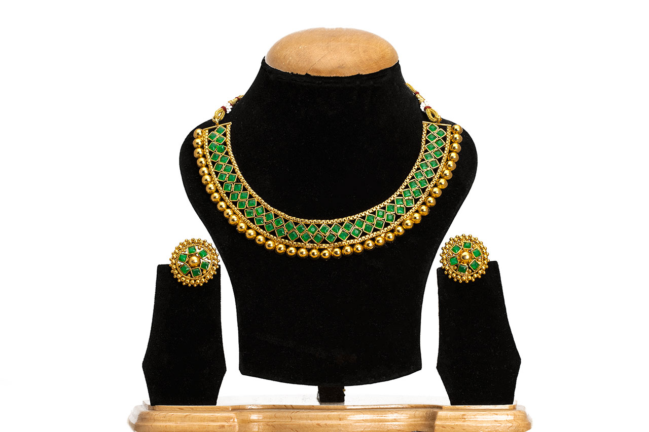 Studded colorful Stone necklace 