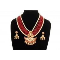 Sumptuous beaded pendant necklace