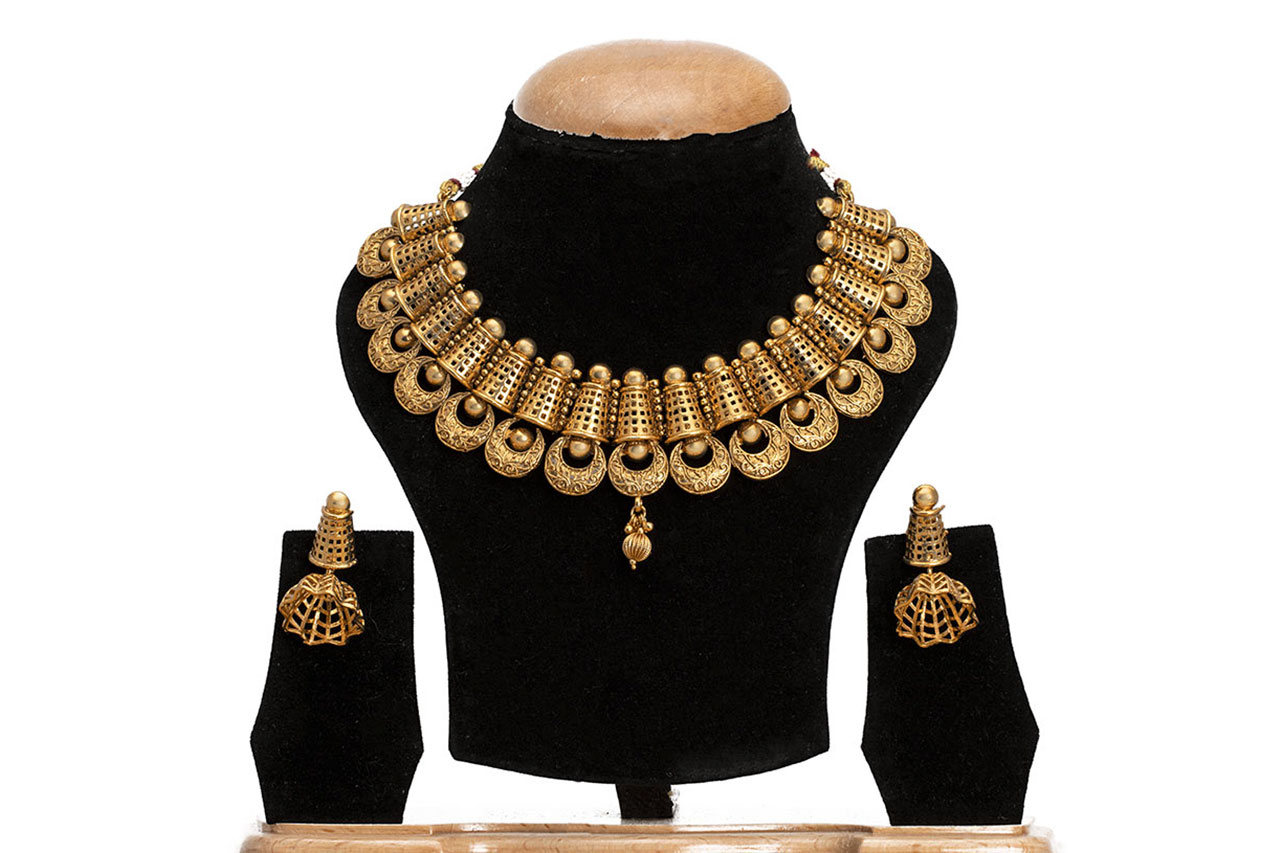 Stunning richlook gold plated necklace 