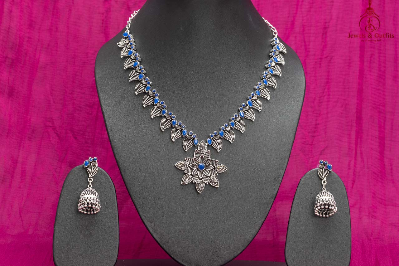 Floral silver Necklace (2 colours)