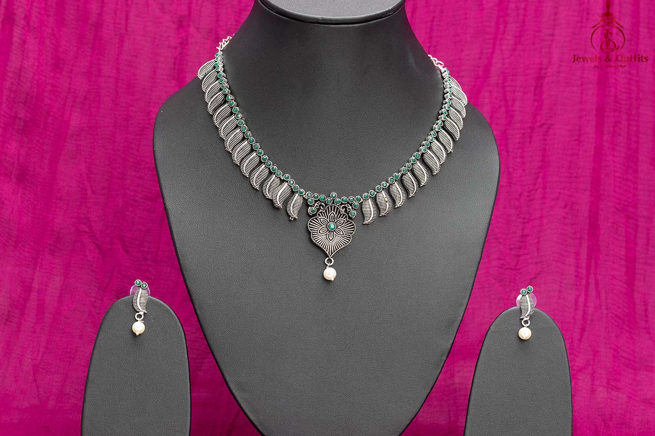 Leaf pattern silver Necklace (3 colours)