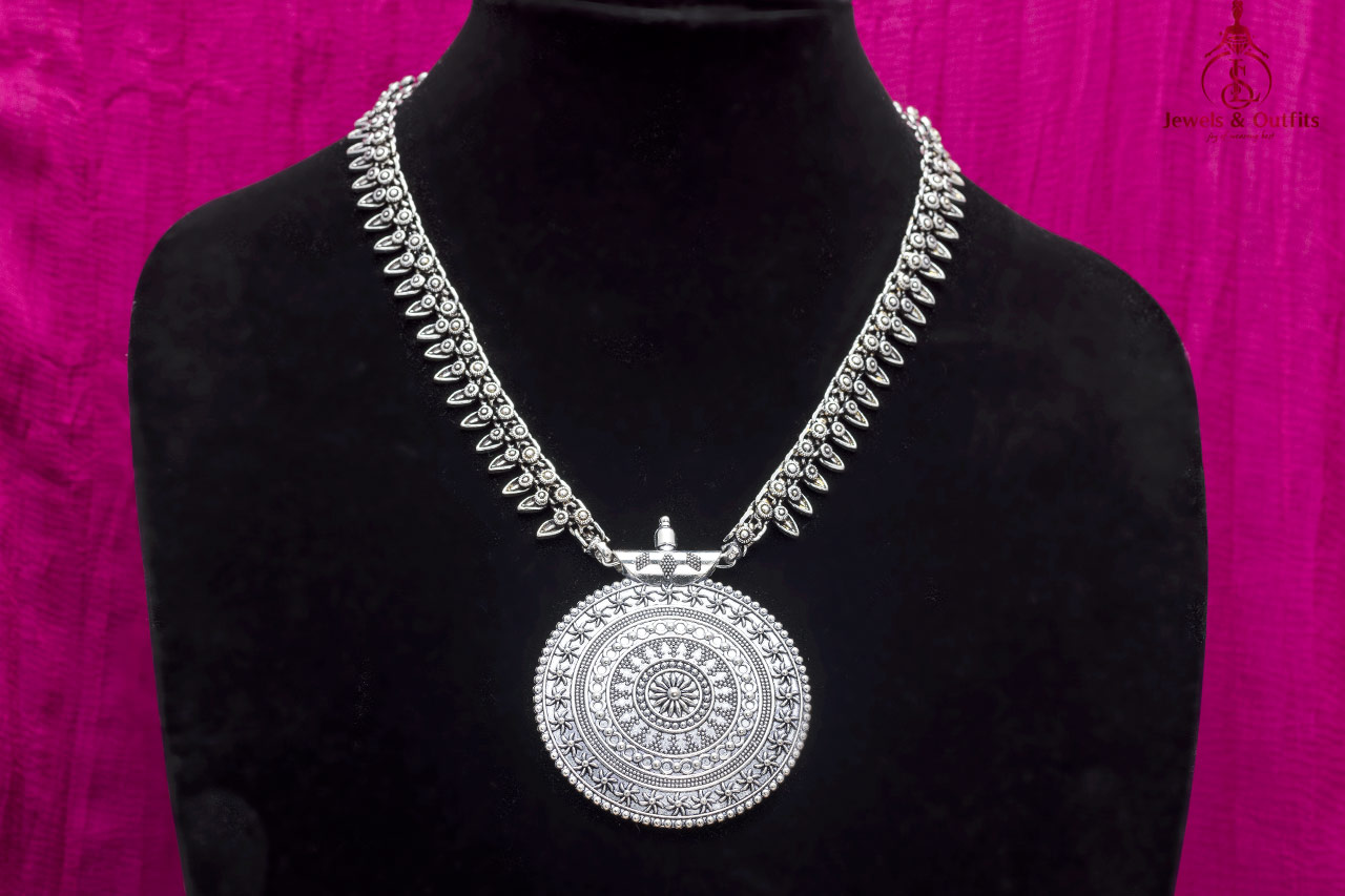 Stunning circular Pattern Pendent