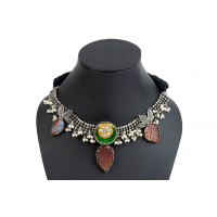 Leaf pattern necklace