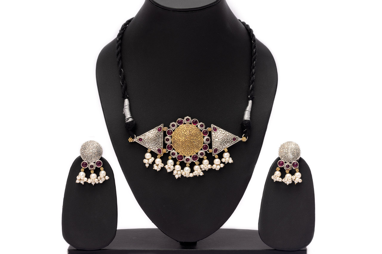 Stunning Choker