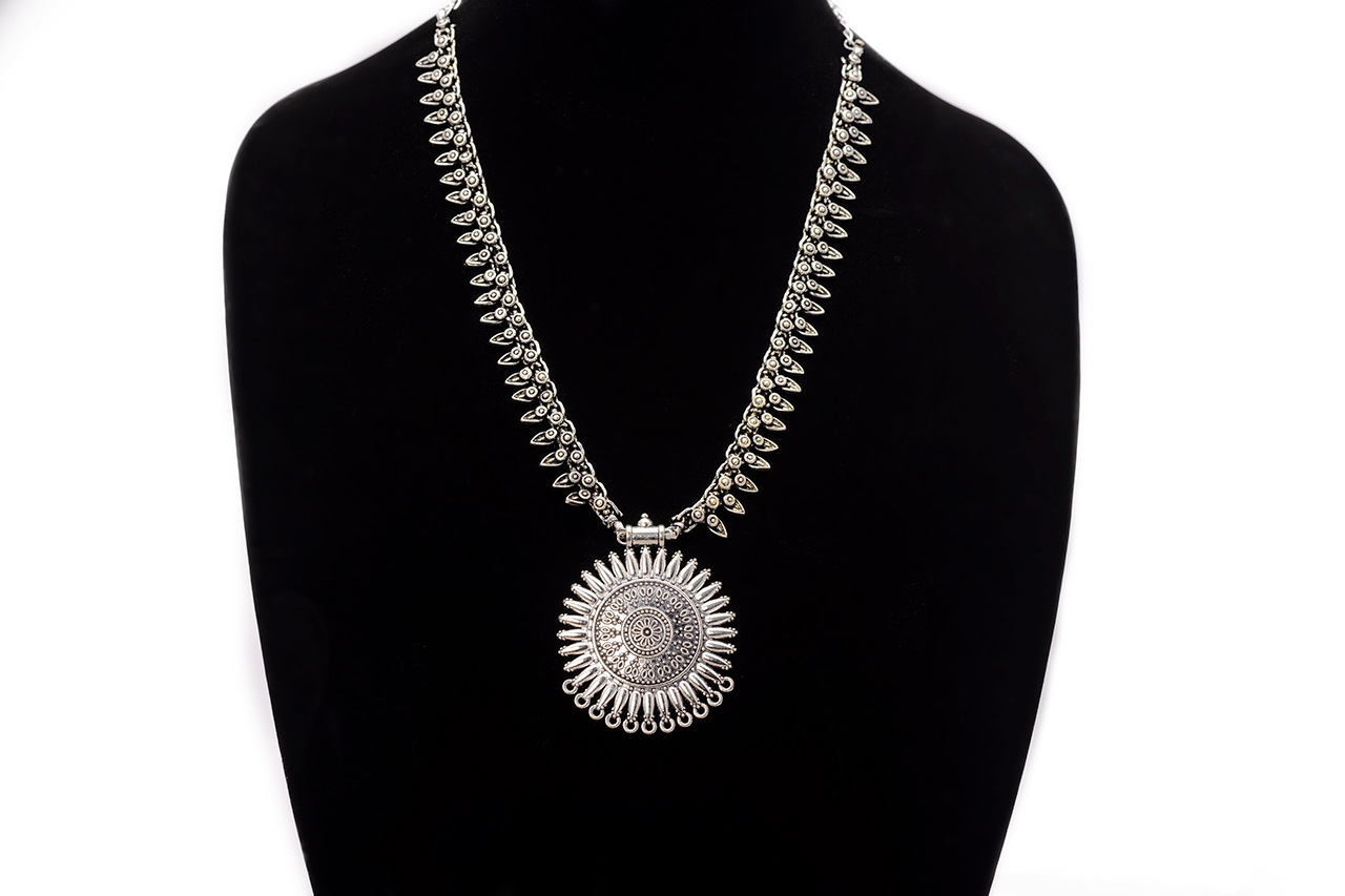 Round Pattern Pendent