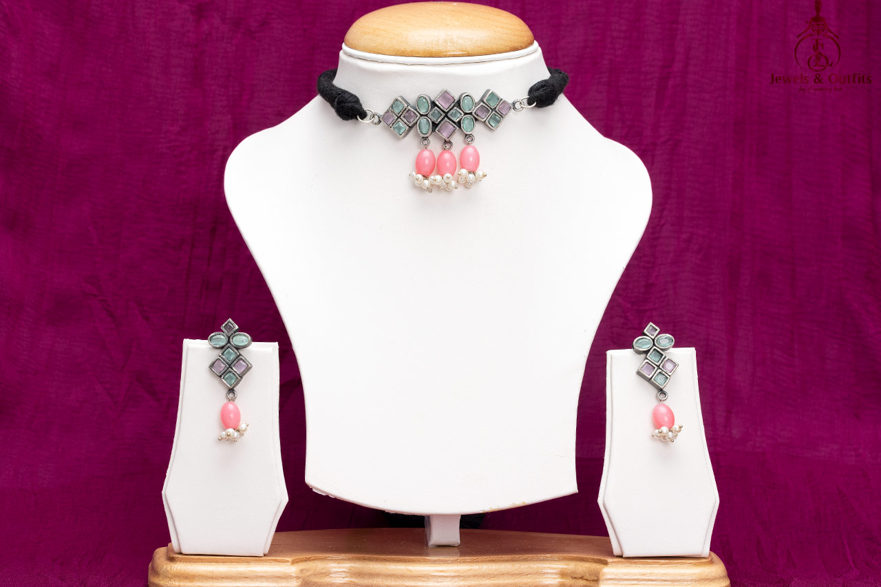 Astonishing silver choker