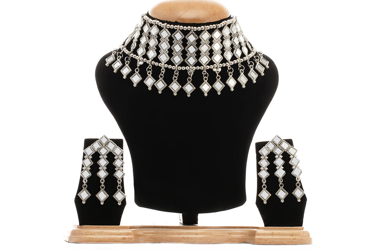 Attractive oxidised mirror Choker 