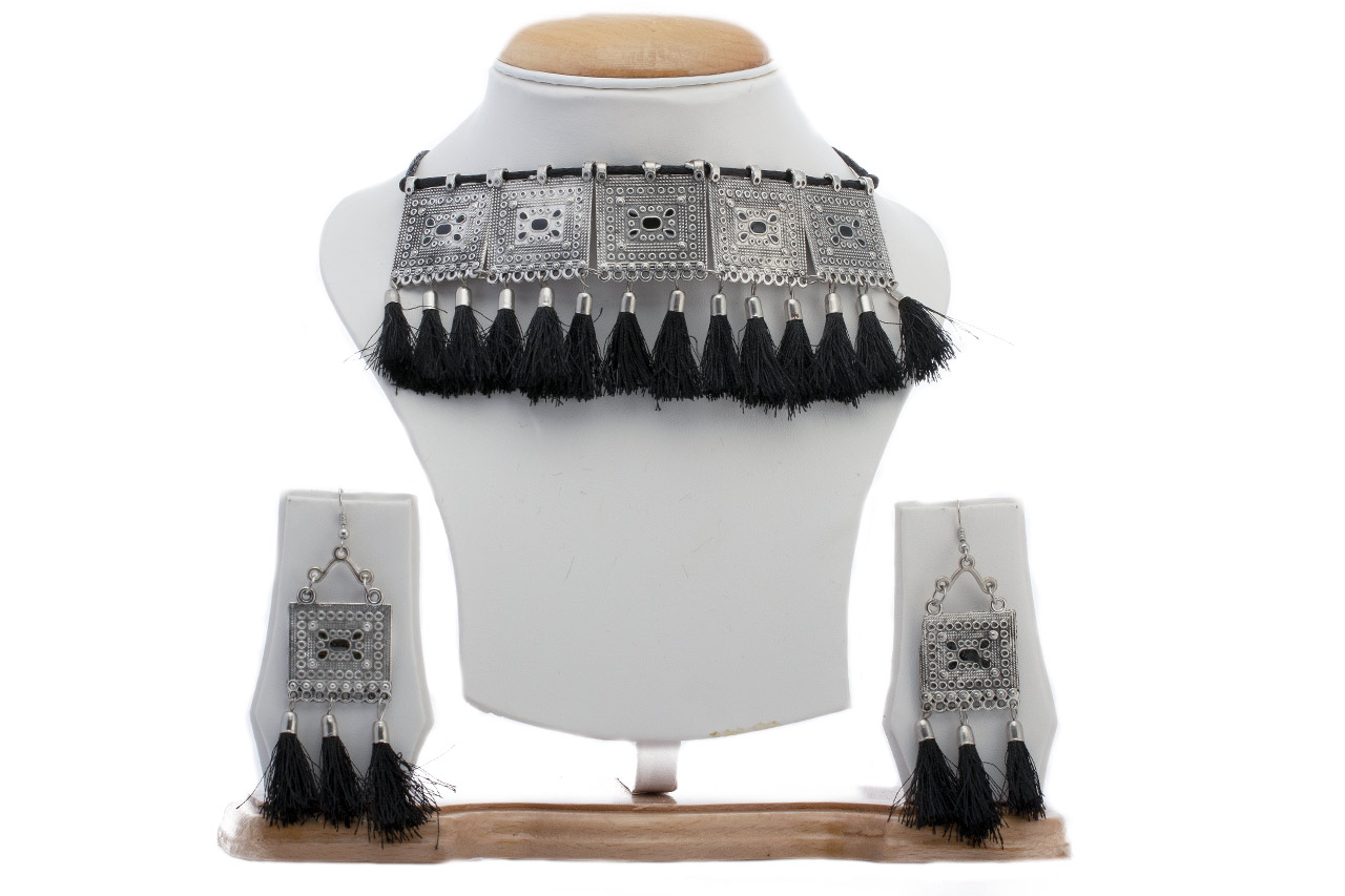 Tassel Pattern Oxidised Choker 