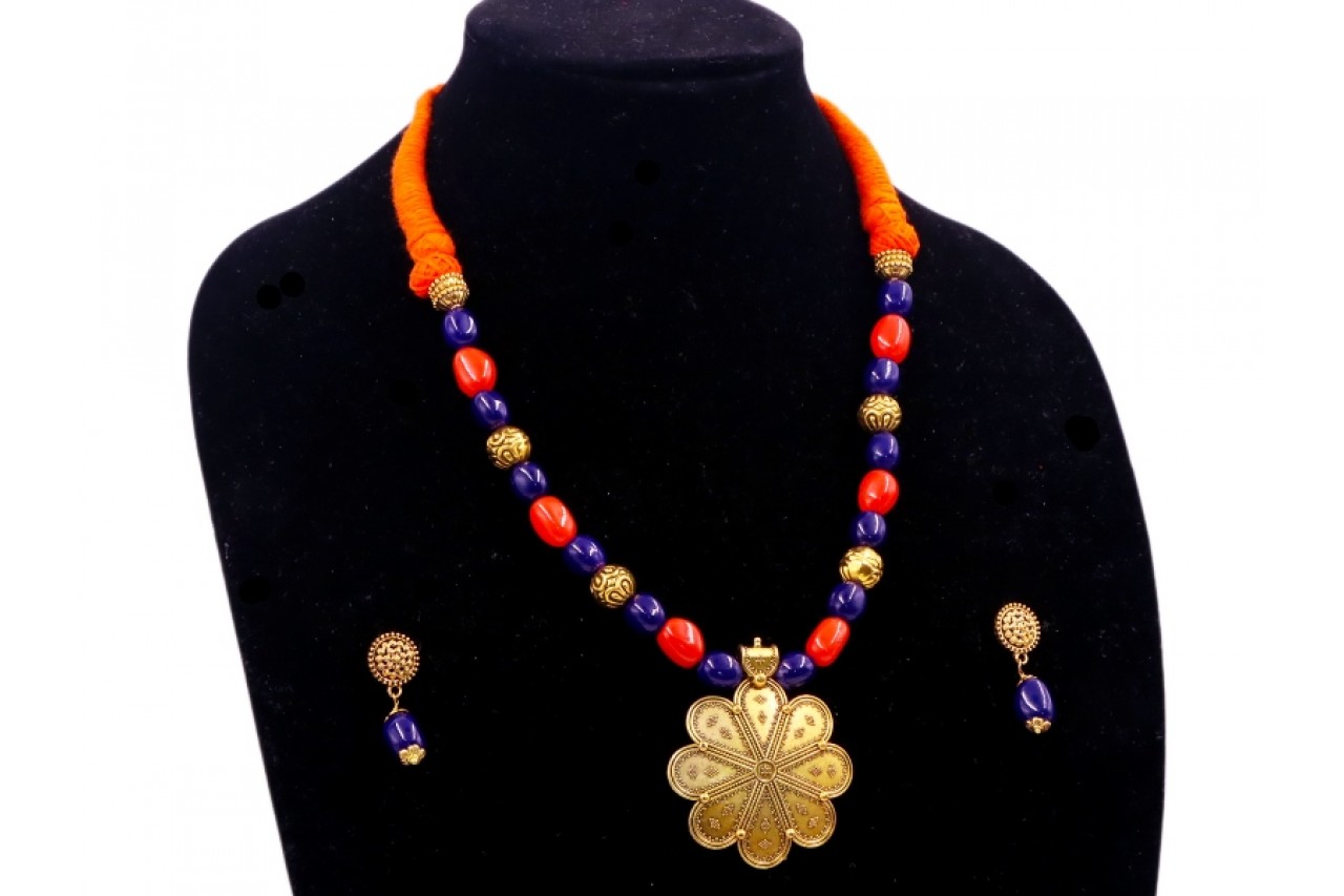 Beaded Necklace set with pendent