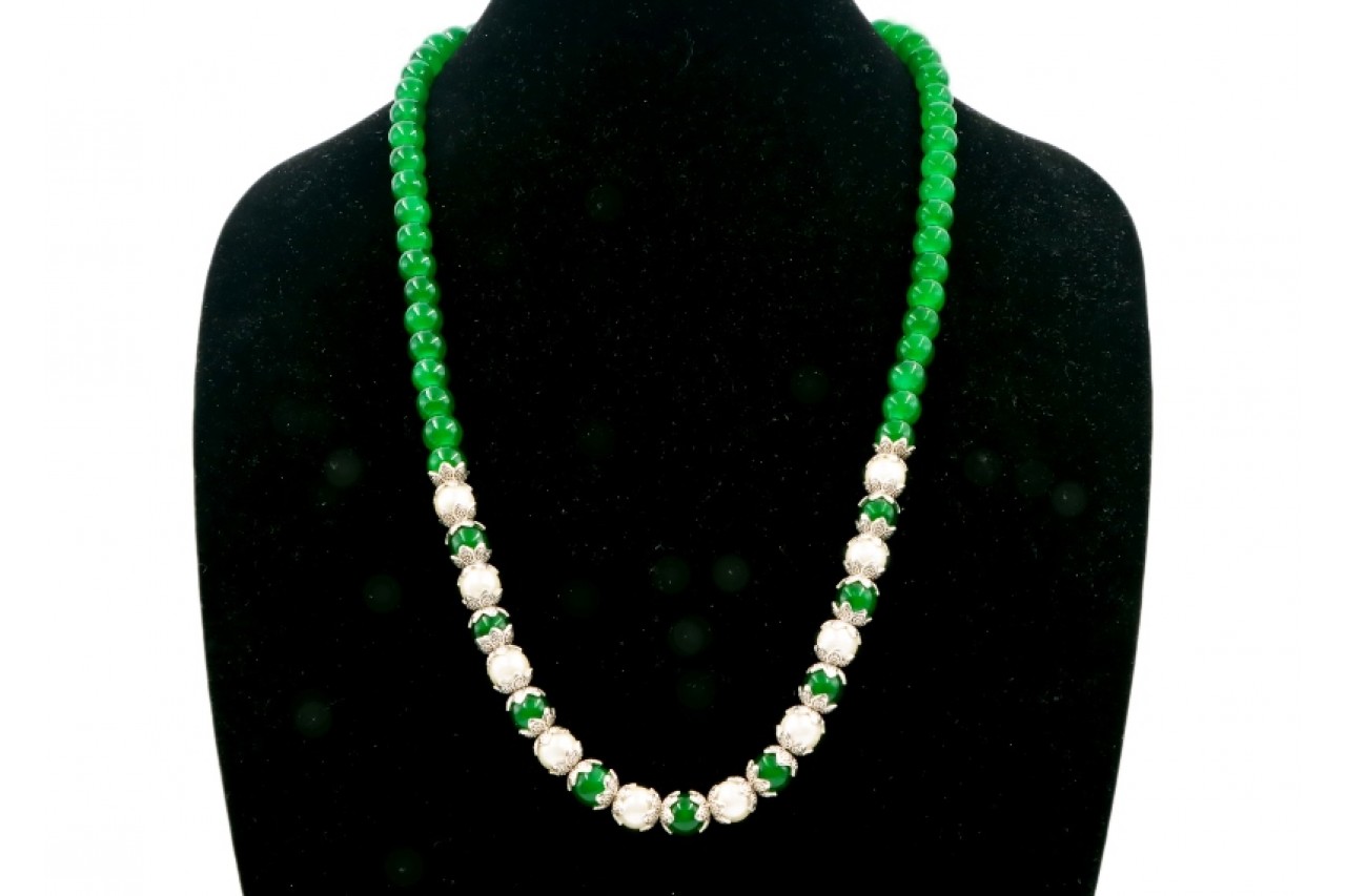 Green Glass Pearl Bead Necklace