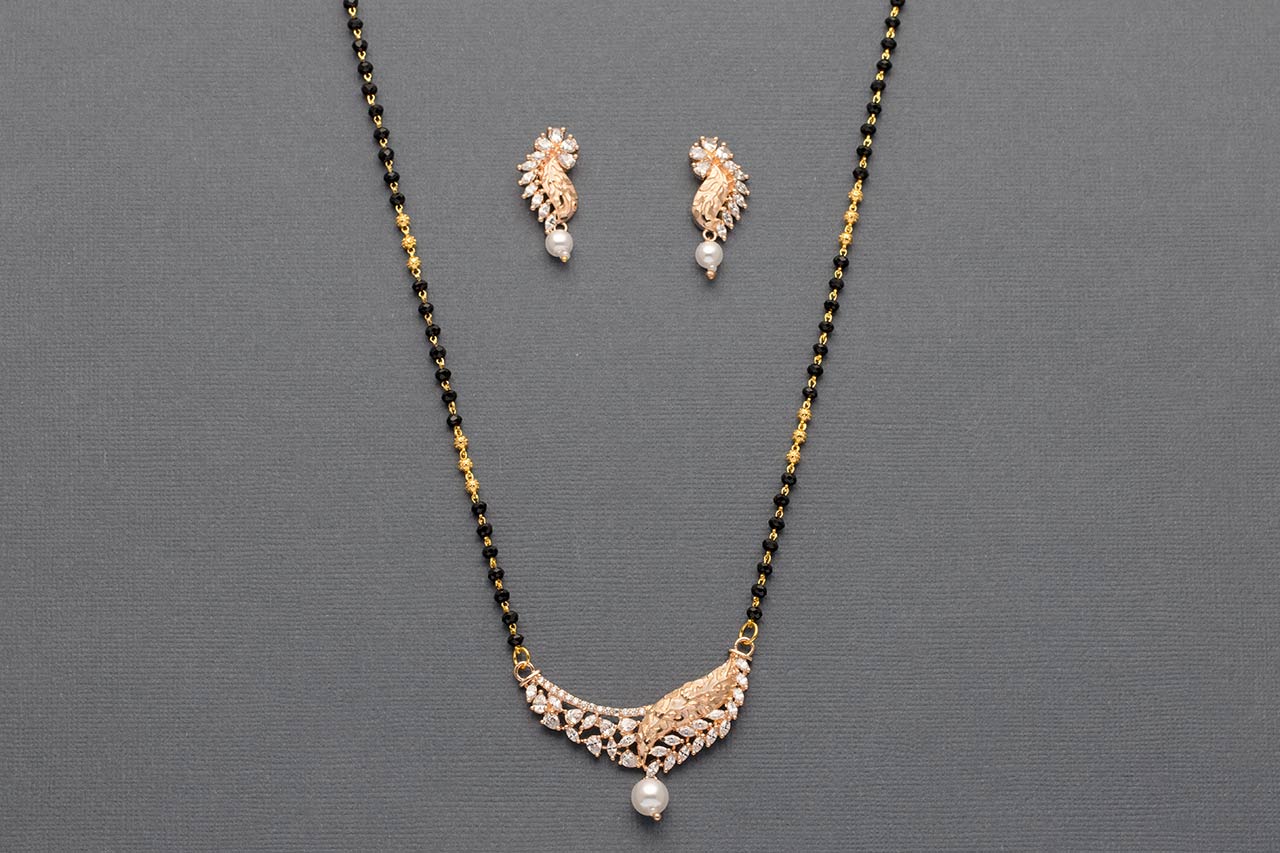 Elegant leaf's pattern Mangalsutra