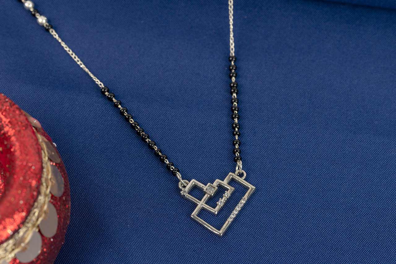 Unique geometrical pattern Mangalsutra
