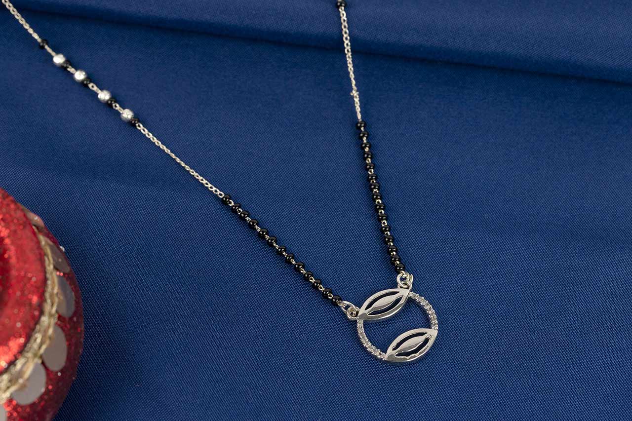 Circular pendent Mangalsutra