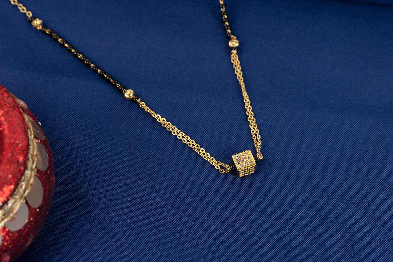little geometrical pendent Mangalsutra