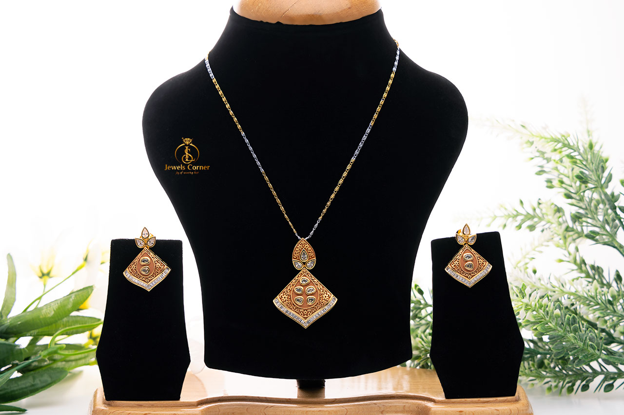 Elegant Meenakari kundan pendant set