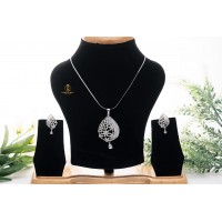 AD Sparkling tear drop pendant set