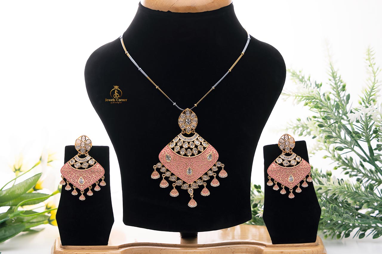 Pendant set