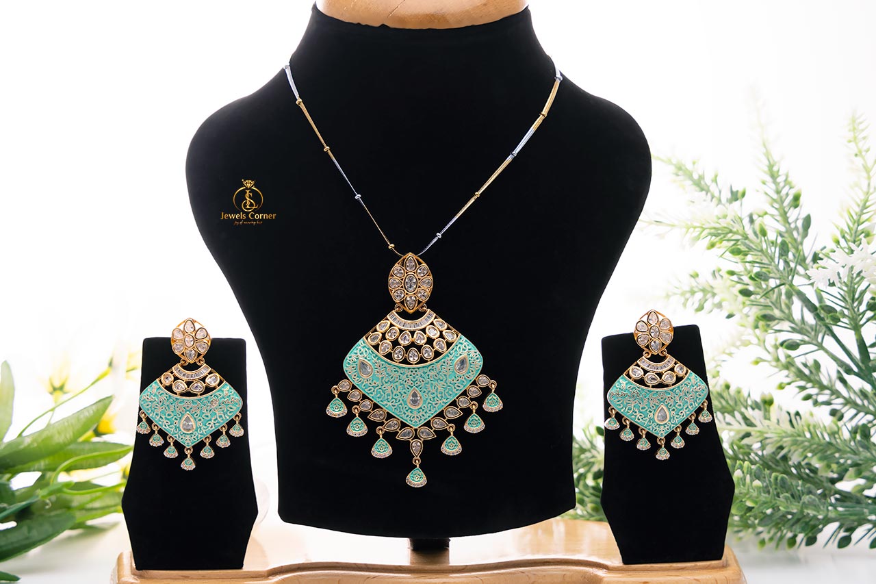 Beautiful Meenakari pendant set