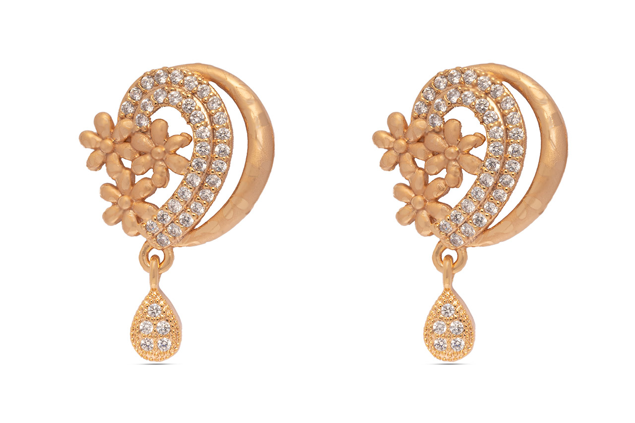 Golden plated studs with pattern 